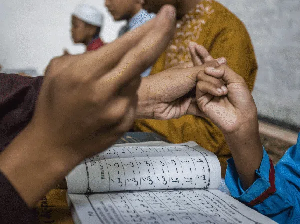 Kala Sahabat Tuli Belajar Tadarus dalam Kesunyian