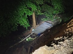 Pinggir Sungai Cipakancilan Bogor Longsor, 4 Rumah Warga Terancam