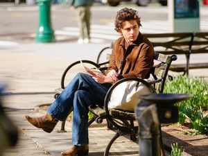 Timothee Chalamet Menggemukkan Badan Demi Peran Bob Dylan, BB Naik 9 Kg Timothee Chalamet Menggemukkan Badan Demi Peran Bob Dylan, BB Naik 9 Kg