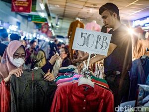 Cerita Pedagang di Tanah Abang, Pendapatan Naik Drastis Jelang Lebaran