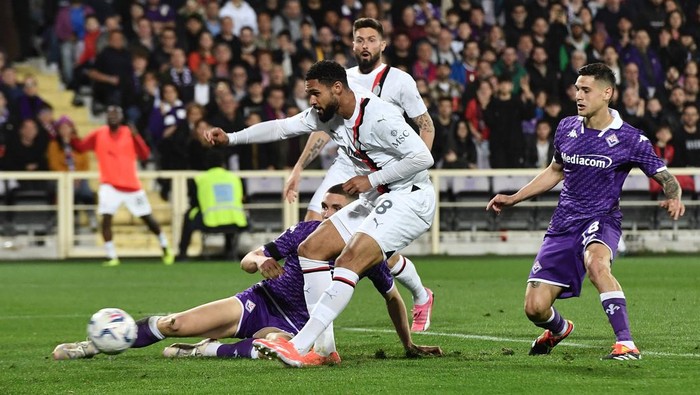 Soccer Football - Serie A - Fiorentina v AC Milan - Stadio Artemio Franchi, Florence, Italy - March 30, 2024 AC Milans Ruben Loftus-Cheek scores their first goal REUTERS/Jennifer Lorenzini