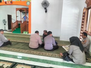 15 Personel Polresta Gorontalo Disanksi Baca Al-Quran gegara Telat Ikut Apel 15 Personel Polresta Gorontalo Disanksi Baca Al-Quran gegara Telat Ikut Apel