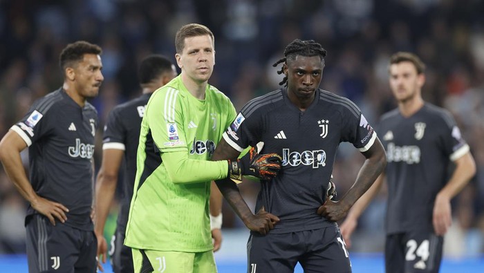 ROME, ITALY - MARCH 30: Wojciech Szczesny of Juventus FC and Moise Kean of Juventus FC look on during the Serie A TIM match between SS Lazio and Juventus at Stadio Olimpico on March 30, 2024 in Rome, Italy. (Photo by Matteo Ciambelli/DeFodi Images via Getty Images)
