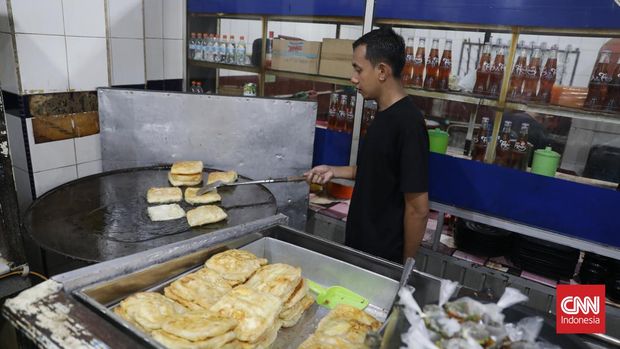 Martabak HAR, Sensasi Bumbu Rahasia Kuah Kari Bercampur Irisan Cabai