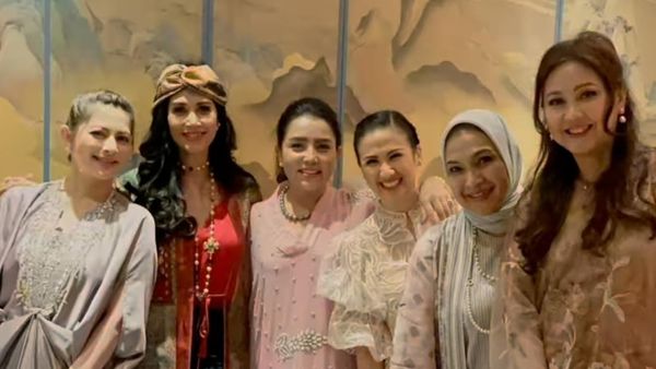 8 Potret Mayangsari Bukber Bareng Geng Sosialita, Dipuji Cantik Berkaftan