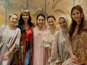 8 Potret Mayangsari Bukber Bareng Geng Sosialita, Dipuji Cantik Berkaftan 8 Potret Mayangsari Bukber Bareng Geng Sosialita, Dipuji Cantik Berkaftan