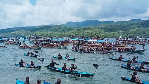 Mengantarkan Patung Yesus Tersalib dan Tuan Ma Saat Semana Santa 2024