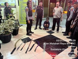 Polisi Tangkap 10 Pemuda Lagi Tawuran di Medan, 6 Sajam Disita Polisi Tangkap 10 Pemuda Lagi Tawuran di Medan, 6 Sajam Disita