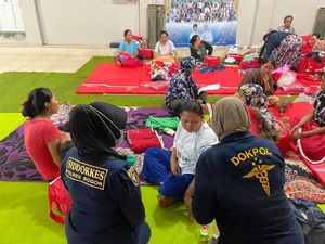 30 Keluarga Terdampak Kepulan Asap Kebakaran Gudang Amunisi di Bogor 30 Keluarga Terdampak Kepulan Asap Kebakaran Gudang Amunisi di Bogor
