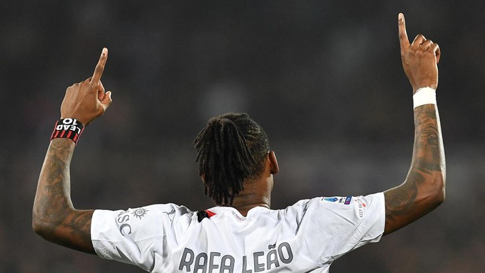 Soccer Football - Serie A - Fiorentina v AC Milan - Stadio Artemio Franchi, Florence, Italy - March 30, 2024 AC Milans Rafael Leao celebrates scoring their second goal REUTERS/Jennifer Lorenzini