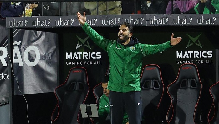 Soccer Football - Primeira Liga - Estrela da Amadora v Sporting CP - Estadio Jose Gomes, Amadora, Portugal - March 29, 2024 Sporting CP coach Ruben Amorim reacts REUTERS/Henrique Casinhas