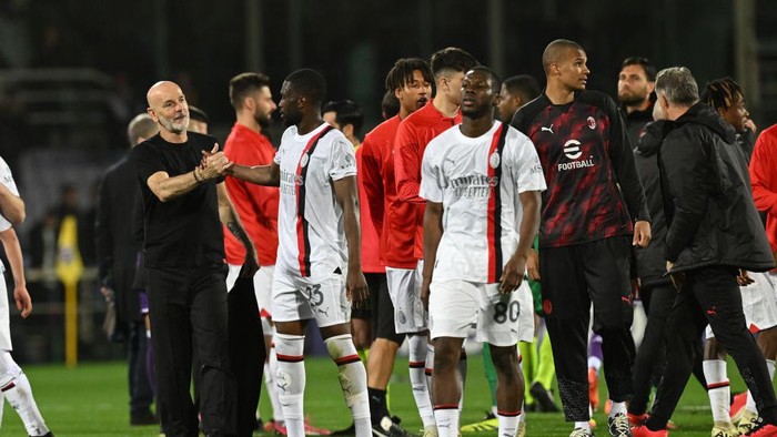 FLORENCE, ITALY - MARCH 30:  Players of AC Milan celebrate the win at the end of the Serie A TIM match between ACF Fiorentina and AC Milan at Stadio Artemio Franchi on March 30, 2024 in Florence, Italy. (Photo by Claudio Villa/AC Milan via Getty Images) (Photo by Claudio Villa/AC Milan via Getty Images)