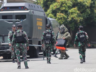 Tim Jihandak Temukan 5 Granat yang Terpental ke Permukiman Warga