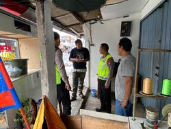 Pemotor di Depok Kabur Usai Tabrak Gerobak Sate