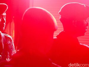 Cerita Warga saat Kebakaran Gudang Munisi Kodam Jaya Cerita Warga saat Kebakaran Gudang Munisi Kodam Jaya