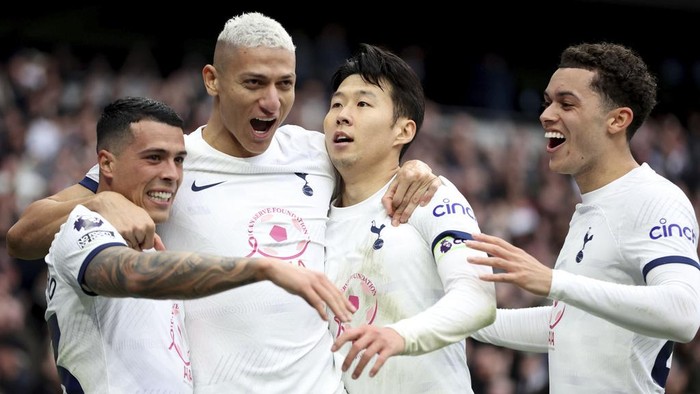 Tottenham Hotspurs Son Heung-Min, second from right, celebrates with his team mates after scoring his sides second goal during the English Premier League soccer match between Tottenham Hotspur and Luton Town at the Tottenham Hotspur Stadium, London, Saturday, March 30, 2024. (Steven Paston/PA via AP)