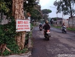 Hati-hati, Jalan Alternatif Bandung-Sumedang Gulita dan Berlubang
