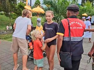 Viral, Bule Rusia Kenakan Celana Dalam Masuki Area Pura Agung Besakih Viral, Bule Rusia Kenakan Celana Dalam Masuki Area Pura Agung Besakih