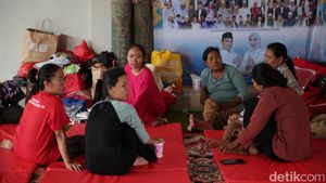 Warga Terdampak Kebakaran Gudang Amunisi Masih Bertahan di Pengungsian