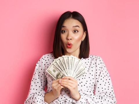 7 Cara Cerdas Mengelola Uang THR Agar Tidak Ludes Begitu Saja/ Foto: Freepik.com/benzoix