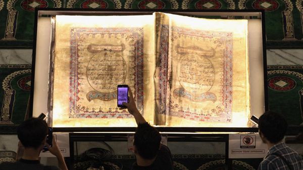 Melihat Lebih Dekat Al-Quran Kuno di Surabaya
