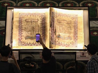 Melihat Lebih Dekat Al-Quran Kuno di Surabaya