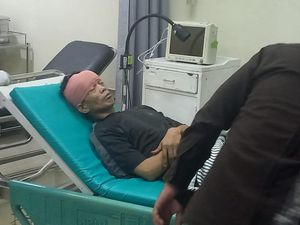 Tak Sengaja Bersenggolan, Alimen Dibacok Sesama Buruh Pikul di Palembang