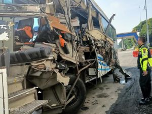 Polisi Cari Truk yang Ditabrak Bus Tewaskan 2 Orang di Tol Semarang Polisi Cari Truk yang Ditabrak Bus Tewaskan 2 Orang di Tol Semarang