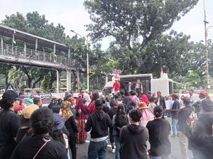 Ada Demo, Lalin di Jalan Medan Merdeka Barat Arah Istana Dialihkan