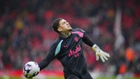 Kiper Man City, Ederson kabarnya diminati Al Ittihad. City siap jual, asal harganya cocok! (AP)
