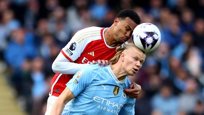 Soccer Football - Premier League - Manchester City v Arsenal - Etihad Stadium, Manchester, Britain - March 31, 2024 Arsenals Gabriel in action with Manchester Citys Erling Braut Haaland REUTERS/Carl Recine NO USE WITH UNAUTHORIZED AUDIO, VIDEO, DATA, FIXTURE LISTS, CLUB/LEAGUE LOGOS OR LIVE SERVICES. ONLINE IN-MATCH USE LIMITED TO 45 IMAGES, NO VIDEO EMULATION. NO USE IN BETTING, GAMES OR SINGLE CLUB/LEAGUE/PLAYER PUBLICATIONS.