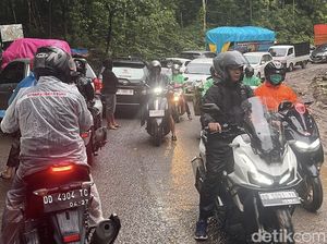 Poros Maros-Bone di Camba Siang Ini Macet gegara Material di Badan Jalan Poros Maros-Bone di Camba Siang Ini Macet gegara Material di Badan Jalan