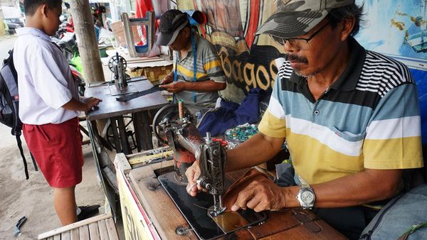 Jasa Permak Laris Jelang Lebaran