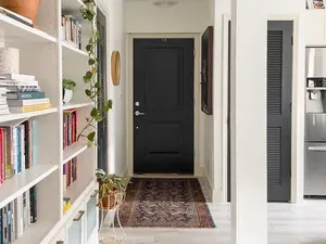 Catat, 3 Dekorasi Ini Bisa Bikin Lorong Rumah Terasa Makin Sempit!