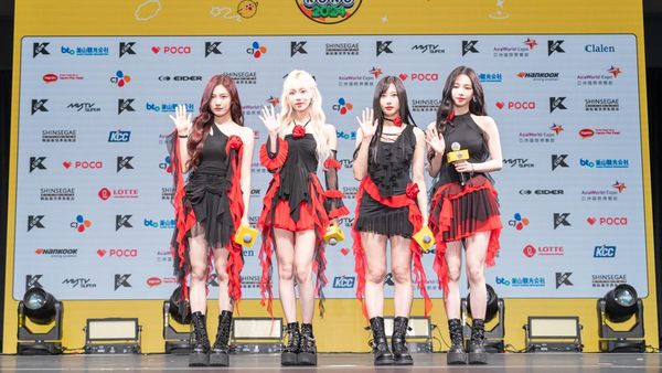 Girlband K-Pop Penuh Pesona di Karpet Merah KCON Hong Kong 2024