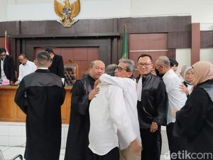 Eks Dirut Bukit Asam cs Divonis Bebas, Lolos dari Tuntutan 19 Tahun Bui Eks Dirut Bukit Asam cs Divonis Bebas, Lolos dari Tuntutan 19 Tahun Bui