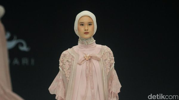 10 Koleksi Ayu Dyah Andari di Indonesia Fashion Week 2024, Baju Lebaran Mewah