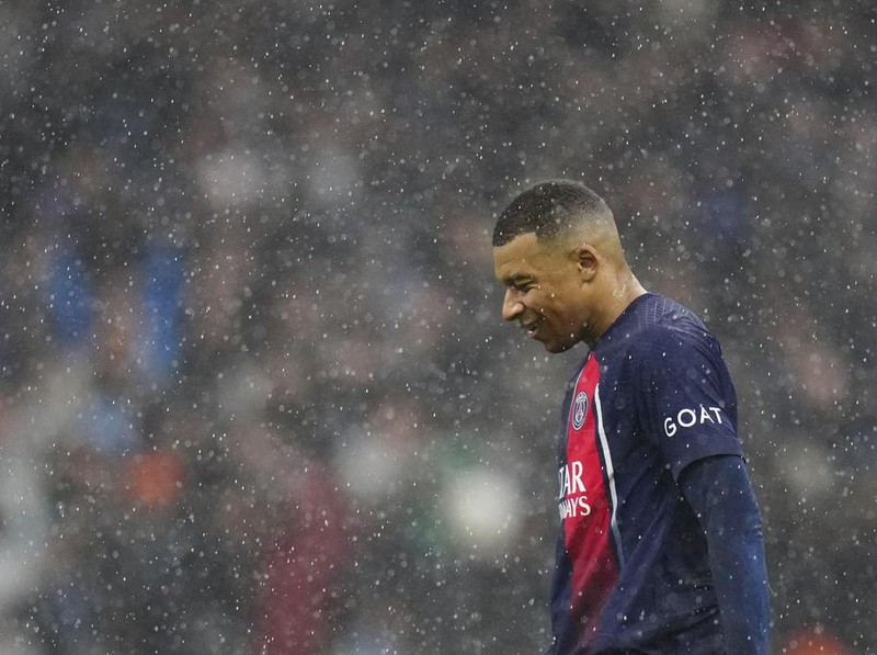 PSG's Kylian Mbappe leaves the pitch during the French League One soccer match between Marseille and Paris at the Velodrome stadium in Marseille, south of France, Sunday, March 31, 2024. (AP Photo/Daniel Cole)