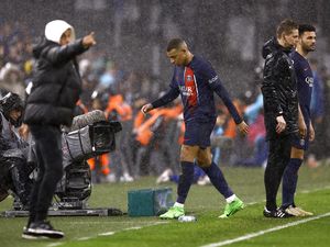 Viral Reaksi Mbappe Usai Diganti Lagi Viral Reaksi Mbappe Usai Diganti Lagi
