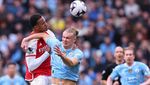Foto: Gabriel dan Saliba Matikan Haaland