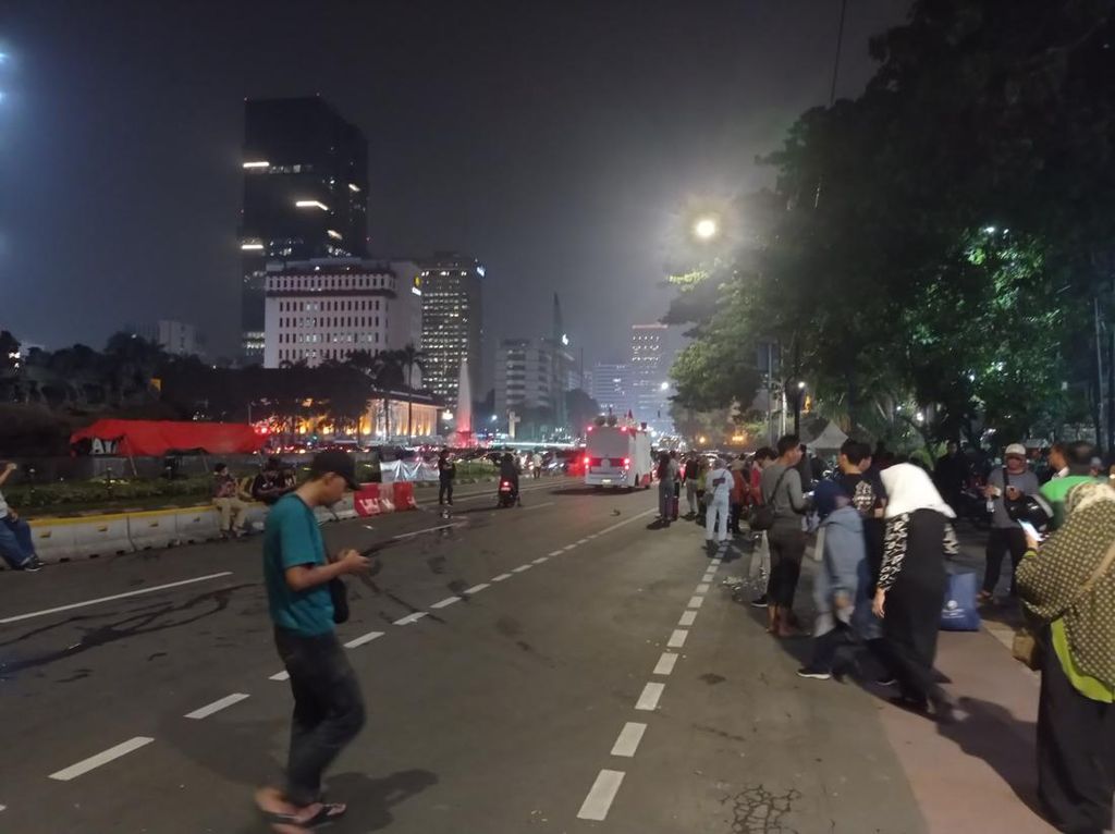Massa Demo Patung Kuda Bubar, Jalan Medan Merdeka Kembali Dibuka