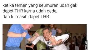 Meme Kocak Berburu THR Lebaran, Ayo Baris yang Rapi!