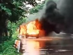 Mobil Terbakar di Jalan Metro Tanjung Bunga Makassar Diduga gegara Korsleting