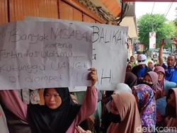 Tak Bisa Tarik Tabungan, Nasabah Geruduk BMT Mitra Umat Pekalongan