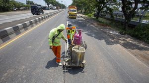 Pengecatan Marka Jalan Pantura untuk Mudik Aman