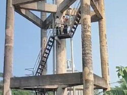 Heroik! Polisi Gagalkan Warga Hendak Lompat dari Tower 25 Meter di Bogor