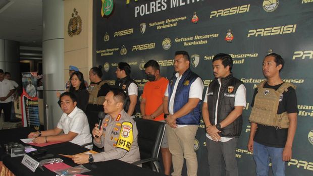 Polres Jakbar mengungkap motif driver taksi online memeras penumpang wanita