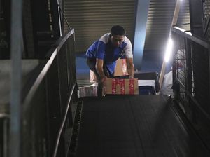 Perang Iran-Israel Bikin Dunia Logistik Waspada, TIKI Bakal Naikkan Ongkir? Perang Iran-Israel Bikin Dunia Logistik Waspada, TIKI Bakal Naikkan Ongkir?