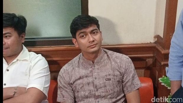 Ria Ricis dan Teuku Ryan datang ke sidang cerai.