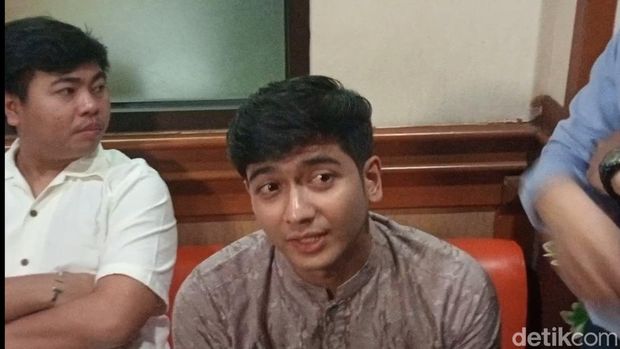 Ria Ricis dan Teuku Ryan datang ke sidang cerai.